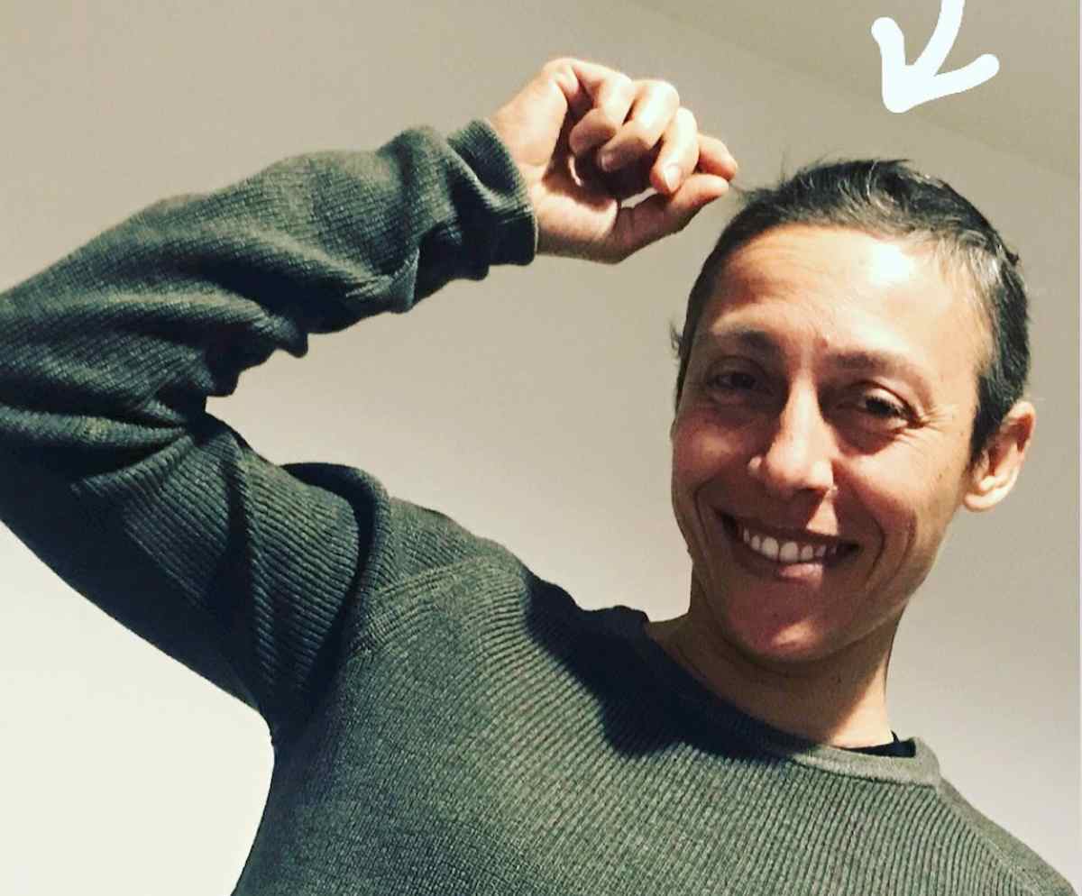 Francesca Schiavone mostra i capelli dopo la chemio: "Felicità, crescono tanto"