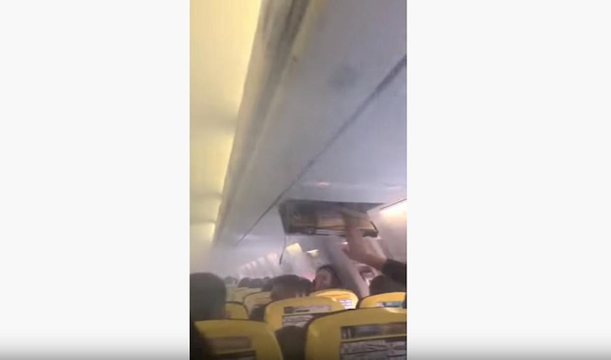 aereo ryanair fumo cabina