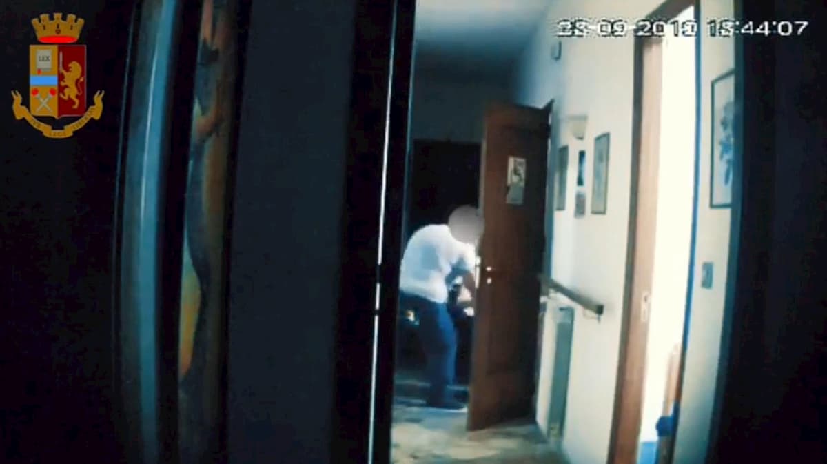 Palermo, botte e insulti ad un anziano in casa di riposo: 5 indagati VIDEO