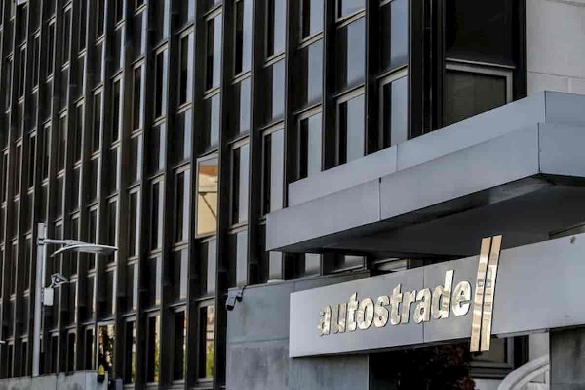 Autostrade per l'Italia, 7,5 mld e 1000 assunzioni per evitare revoca concessione