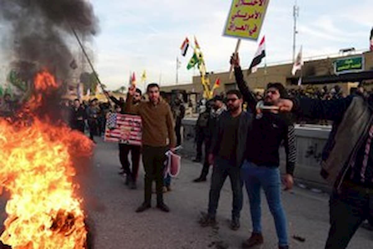 Usa-Iran, confronto di guerra e petrolio alle stelle. Benzina pronta all'impennata