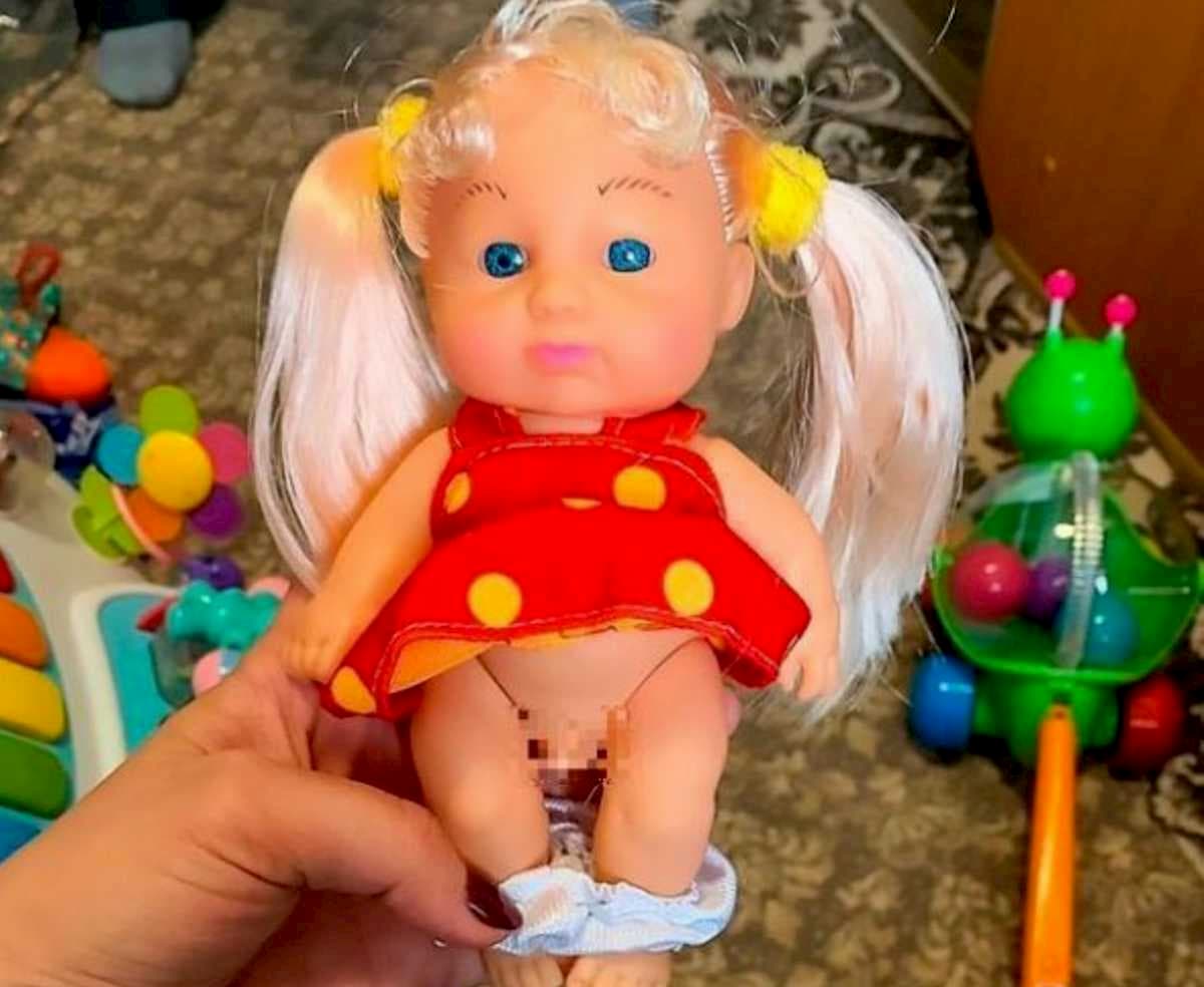 Bambola transgender scovata in un negozio in Siberia. Genitori russi in rivolta