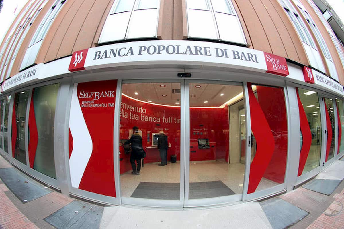 Banca popolare di Bari: arrestati Jacobini padre e figlio. Interdetto l'ex ad De Bustis