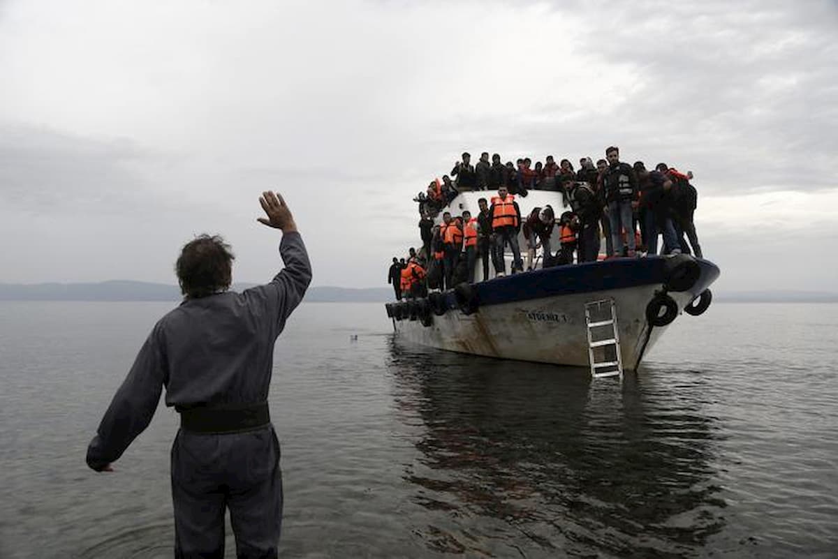 La Grecia costruirà un muro anti-migranti nelle acque dell'Egeo. Una brriera galleggiante di 2,7 km