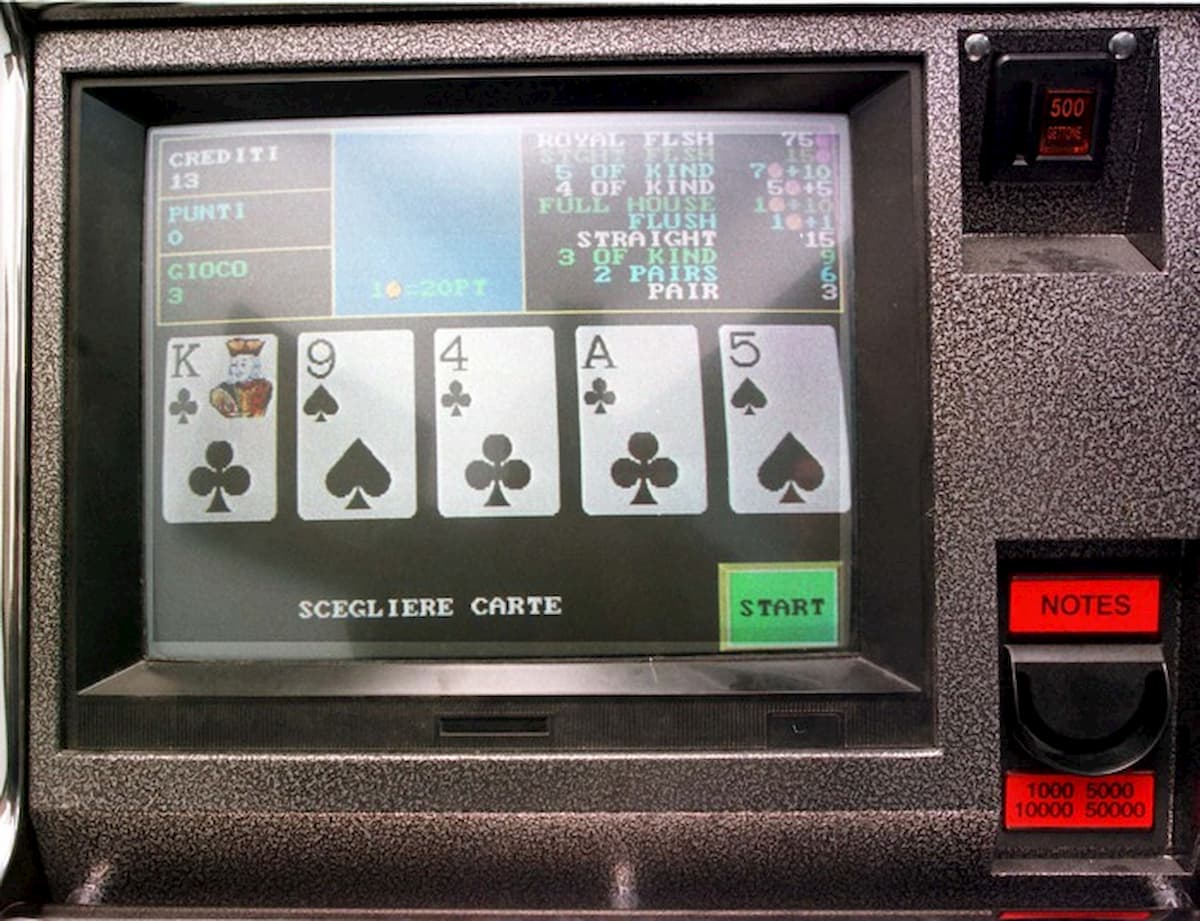 Bari, clan mafiosi e gioco: 36 arresti e beni sequestrati per 7,5 milioni di euro