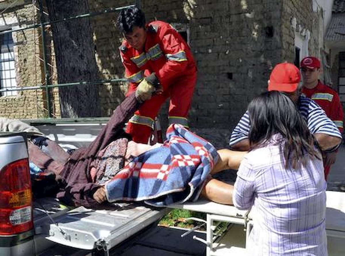 Bolivia, scontro tra un camion e un minibus: 13 morti