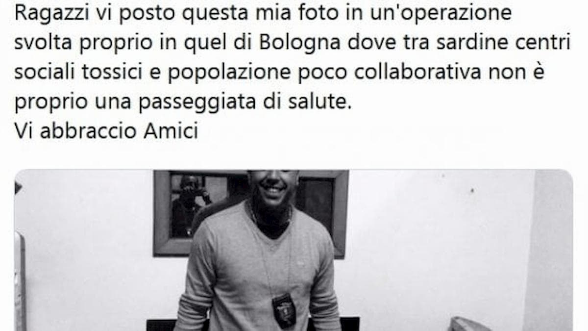 Bologna, pistola e distintivo contro "tossici e sardine". Il poliziotto della foto denuncia: "Non è un mio tweet"