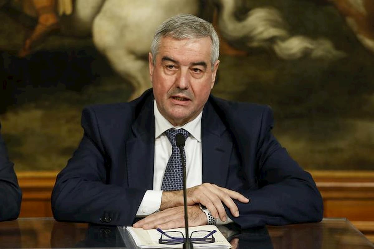 Coronavirus, hotel requisiti e ponte aereo: ecco il "piano Borrelli"