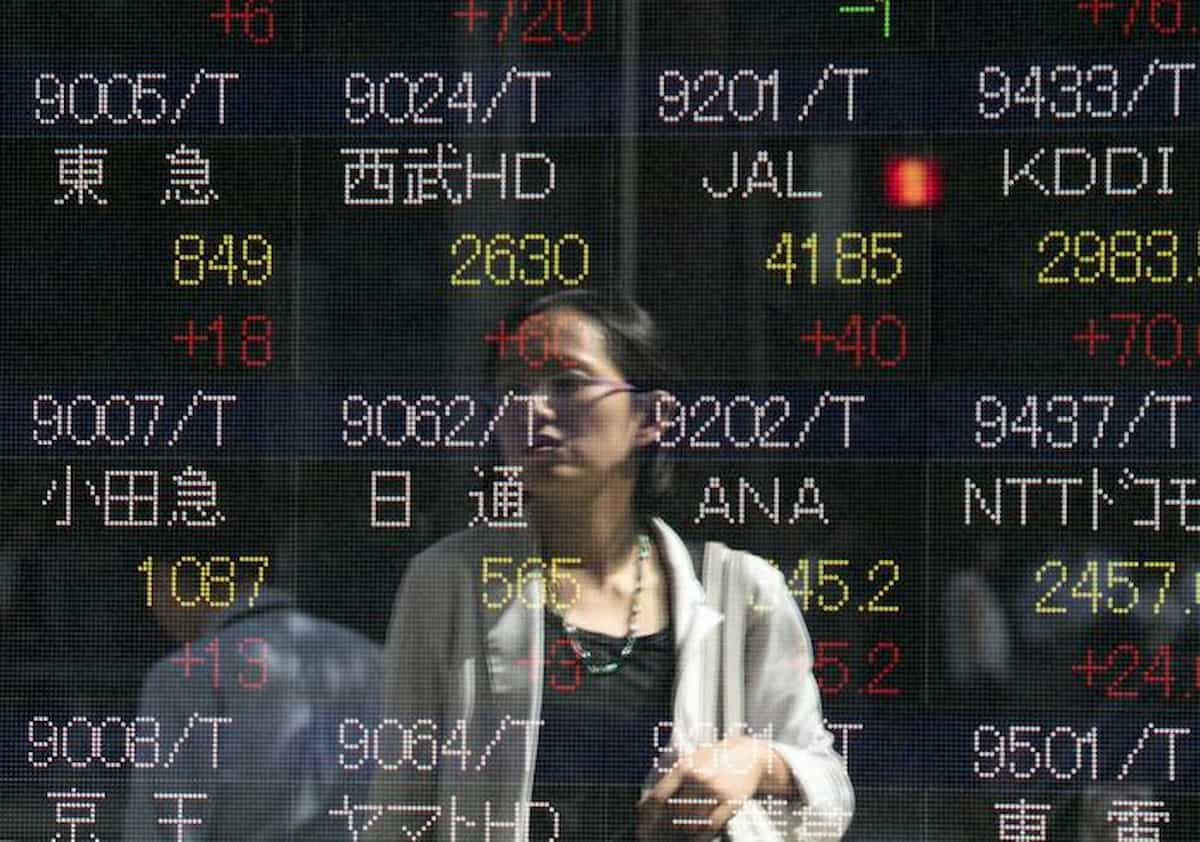 Coronavirus attacca i soldi. Borse negative, crollano compagnie aeree e lusso