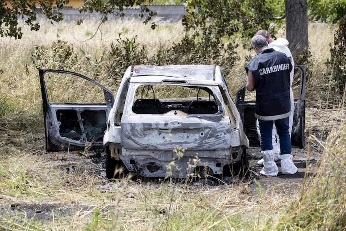 Torremaggiore (Foggia), cadavere carbonizzato di un uomo in auto