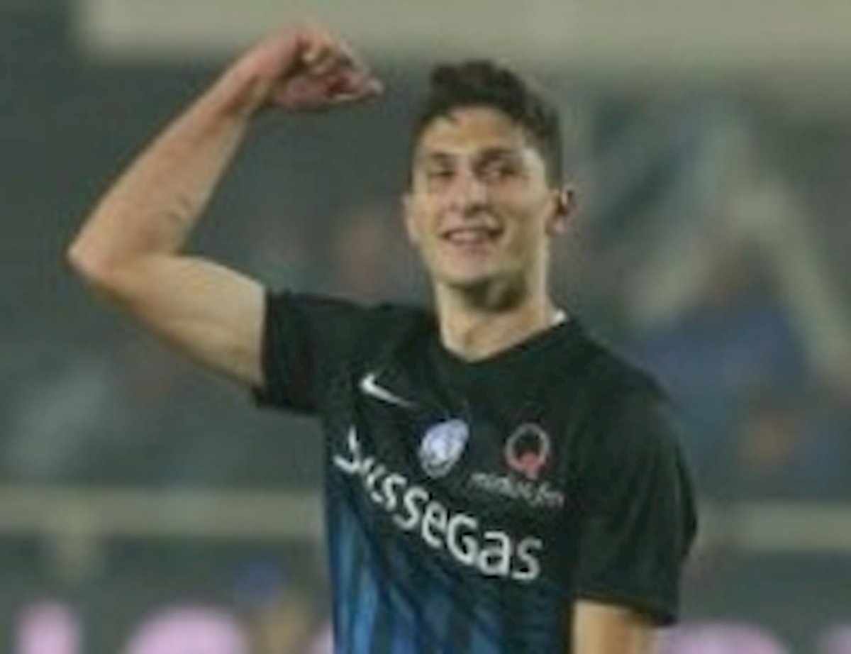 Caldara torna all'Atalanta in cambio di Kjaer, tifosi Milan protestano sui social: "Siamo la loro succursale"