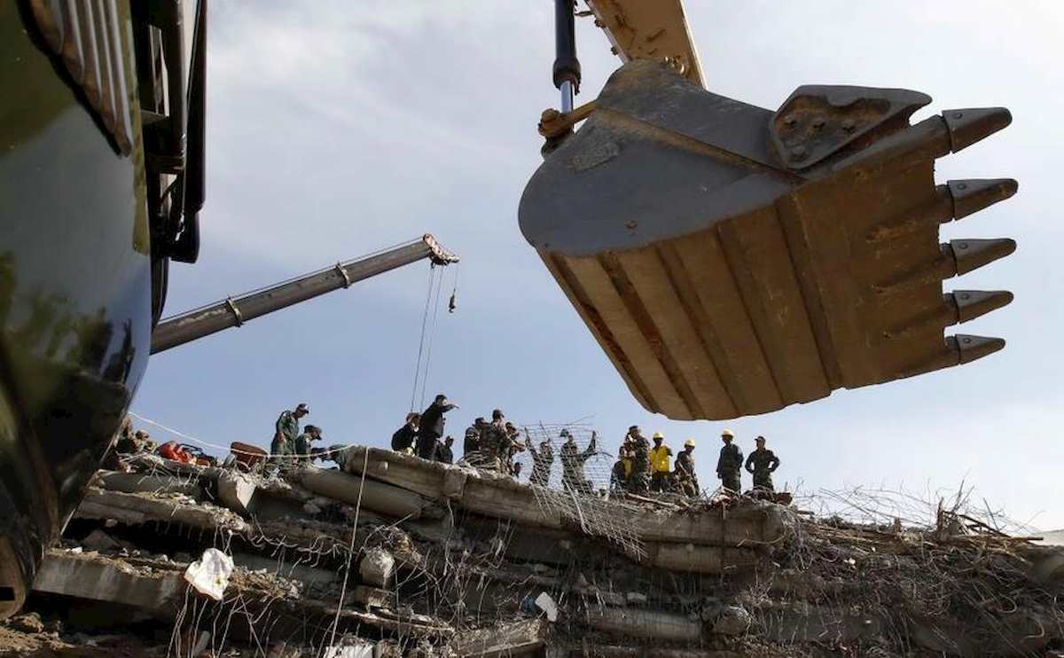 Cambogia, crolla hotel in costruzione: almeno 7 morti, 18 estratti vivi dalle macerie