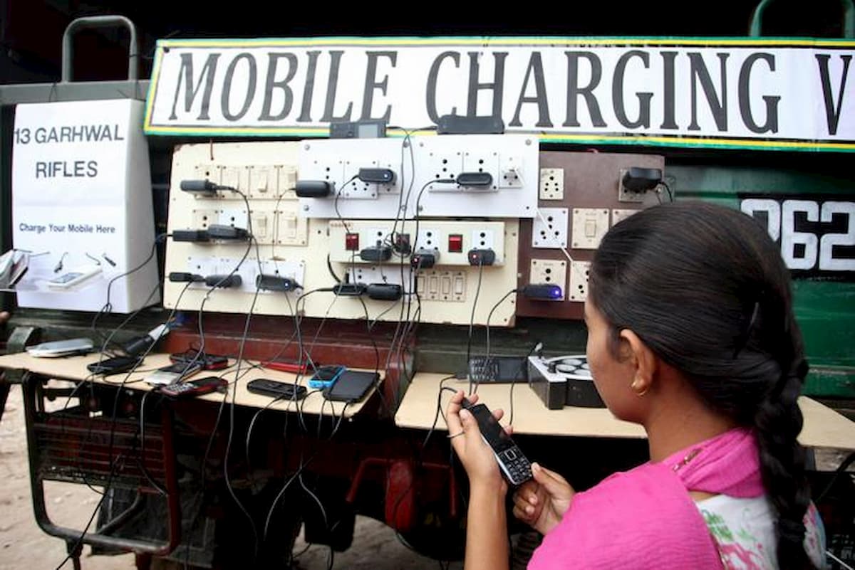 Caricatore unico per cellulari e tablet: la proposta del Parlamento Europeo (che non piace ad Apple)