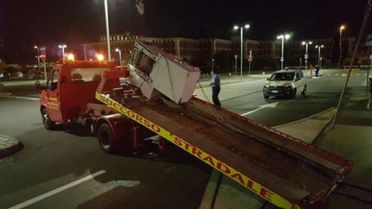 Torino, gara di velocità tra carroattrezzi: corsa in città a 120 chilometri orari