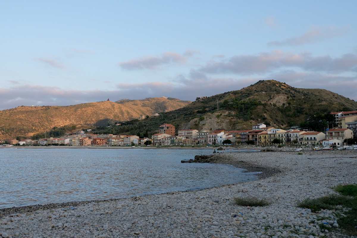 Castel di Tusa, trovato cadavere con la muta da sub e le scarpe da tennis