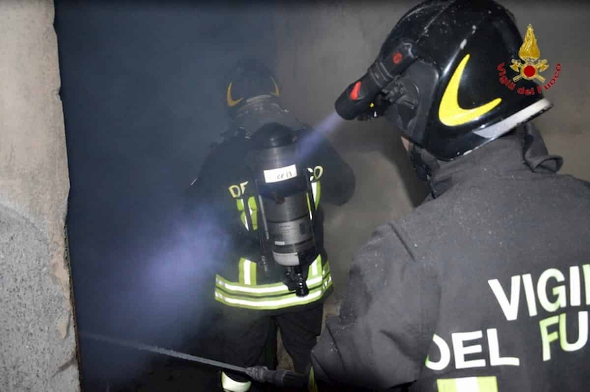 Catania: palazzina crolla nella notte nel centro storico, si cercano dispersi