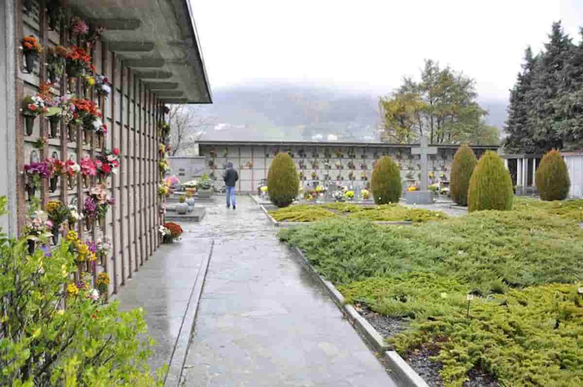 Ponticino, disguido al funerale dello zio di Pupo: non c'è la tomba al cimitero