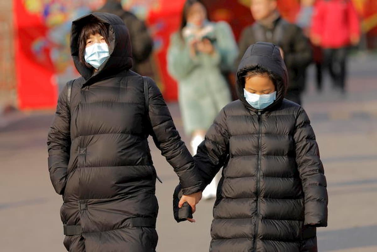 Coronavirus. Alla larga da Wuhan: "Non partite, non venite". E ci si mette anche il Capodanno cinese