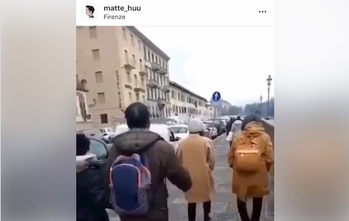 Coronavirus, due turisti asiatici insultati a Firenze: "Andate a tossire a casa vostra"