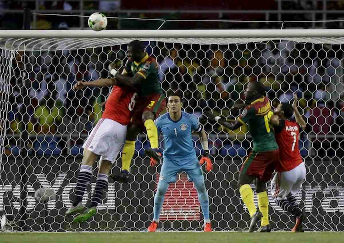 Scozia, vietati i colpi di testa ai calciatori under 12: ''Per prevenire il rischio di demenza''