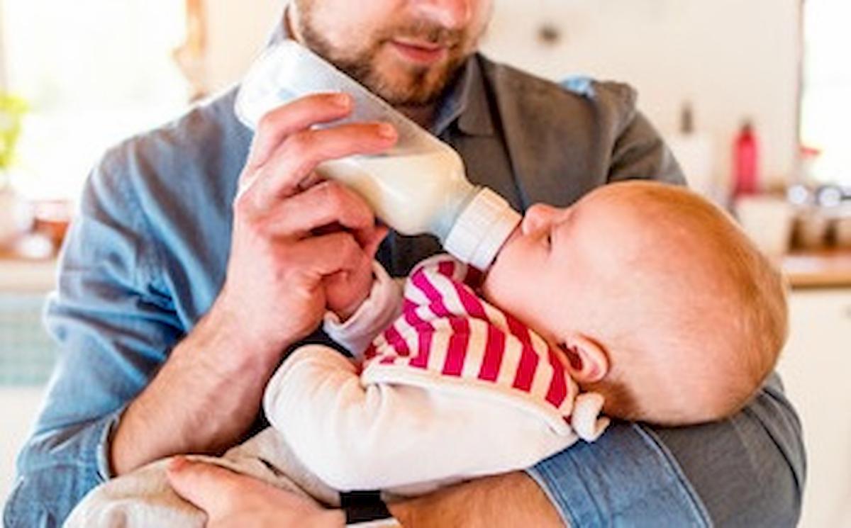 Maternità, ipotesi congedo unico di 6 mesi: un mese lo utilizzano i papà