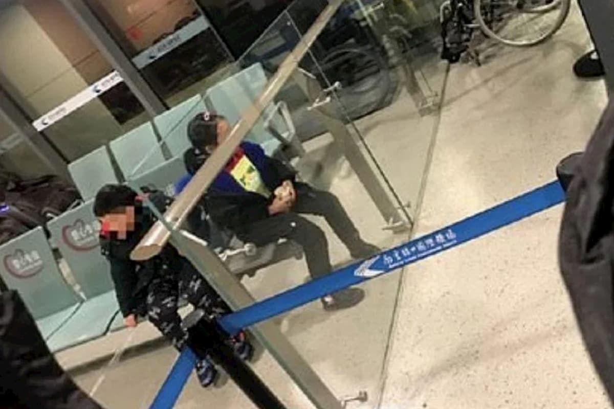 Coronavirus, genitori lasciano figlio in aeroporto: gli era stato negato l'imbarco perché aveva la febbre
