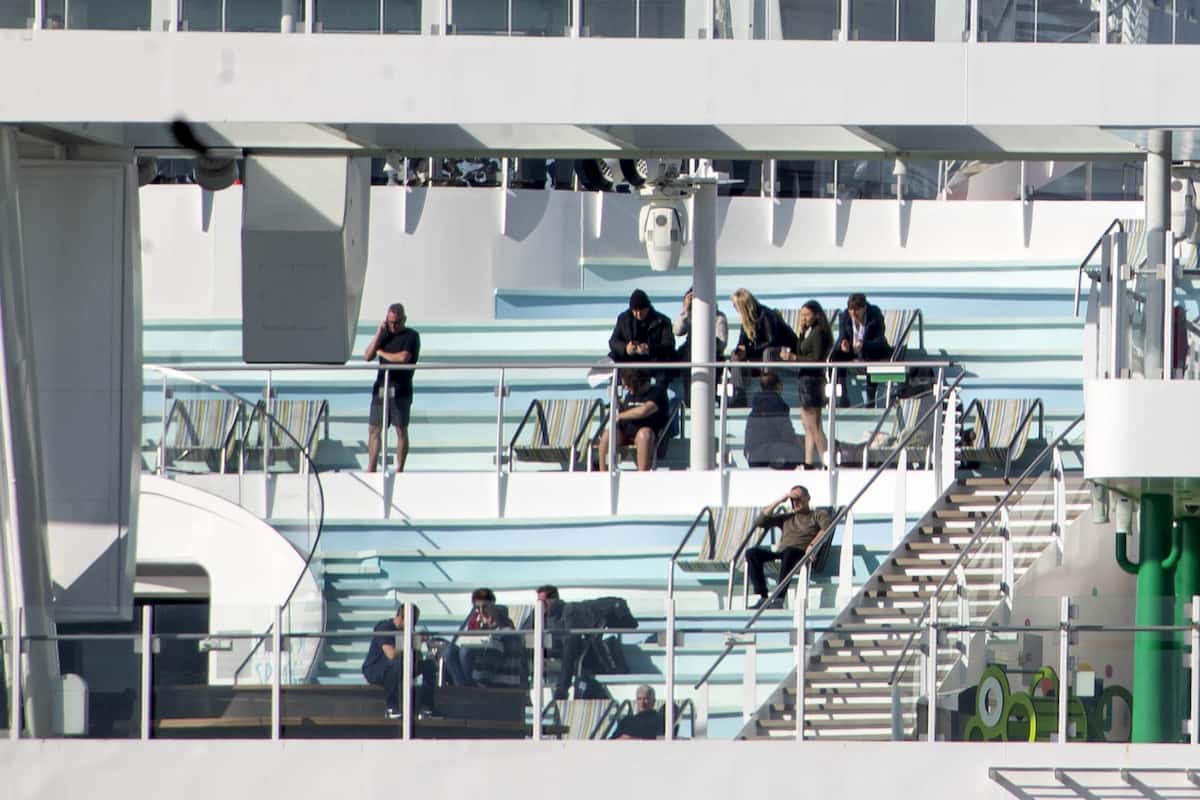 Coronavirus, test negativi per i 2 casi sospetti sulla Costa Smeralda a Civitavecchia. Ma niente sbarco, la nave non ripartirà stasera