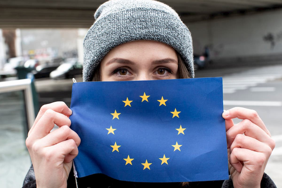 Brexit, il Regno Unito si disfa anche di Erasmus. Lo storico Shama: "Miserabile"