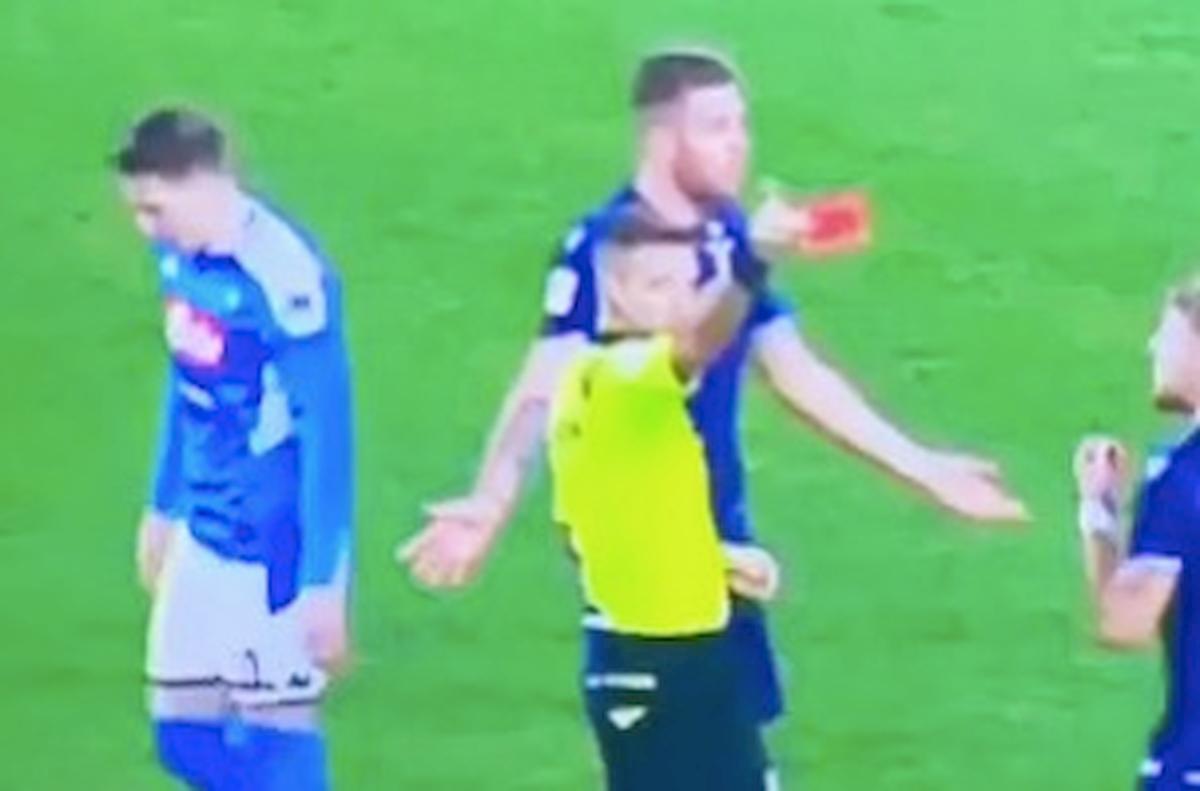 Napoli-Lazio, Lucas Leiva come Balotelli: quando il "vaffa" vale l'espulsione