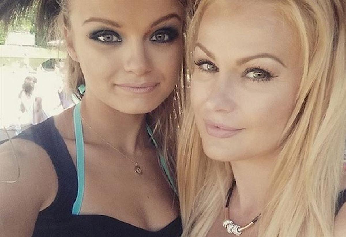 Domenica Live, Eva Henger e Mercedesz fanno pace. L'abbraccio dolcissimo con la piccola Jennifer