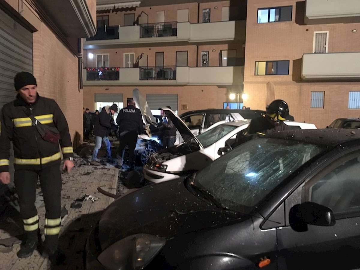 suv distrutto esplosione