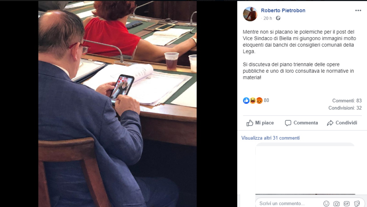 Consigliere Lega Biella e foto osé in aula: Sono di una collega