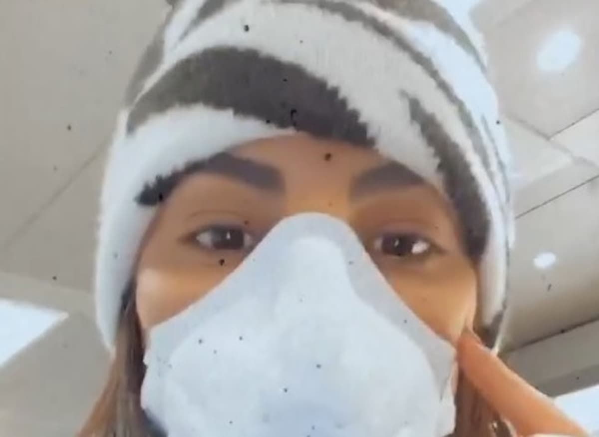 Giulia De Lellis, paura per il coronavirus: con la mascherina in aeroporto