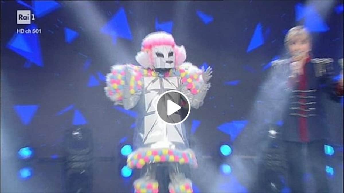 Il Cantante Mascherato: il barboncino alla fine è Arisa. C'è chi diceva Alexia...