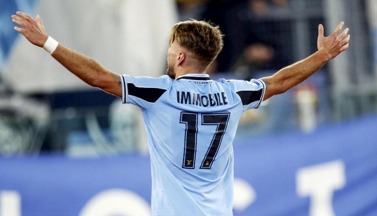 Lazio da record, decima vittoria consecutiva: Napoli condannato da papera di Ospina