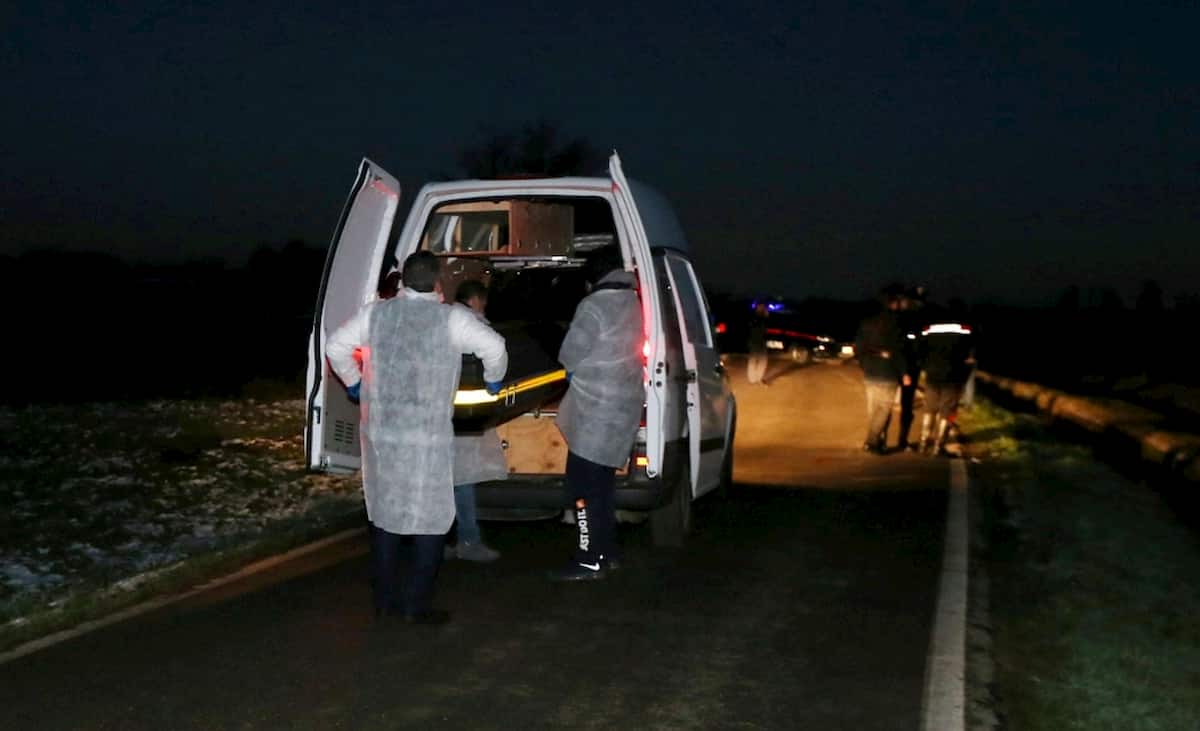 Dello (Brescia), incidente mortale: auto tampona tir e resta incastrata sotto il cassone