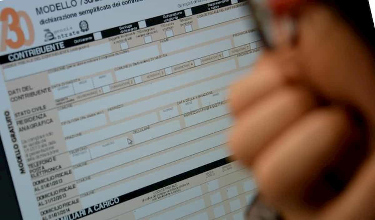 Meno Irpef in busta paga: 40 euro da luglio per dipendenti e pensionati. Per chi? E poi? Il legno storto delle tasse