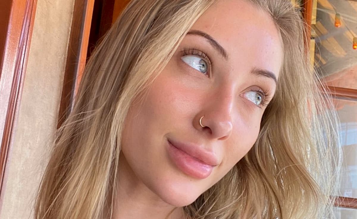 Come mamma l'ha fatta per l'Australia in fiamme, raccoglie 700mila $. Instagram censura foto e modella