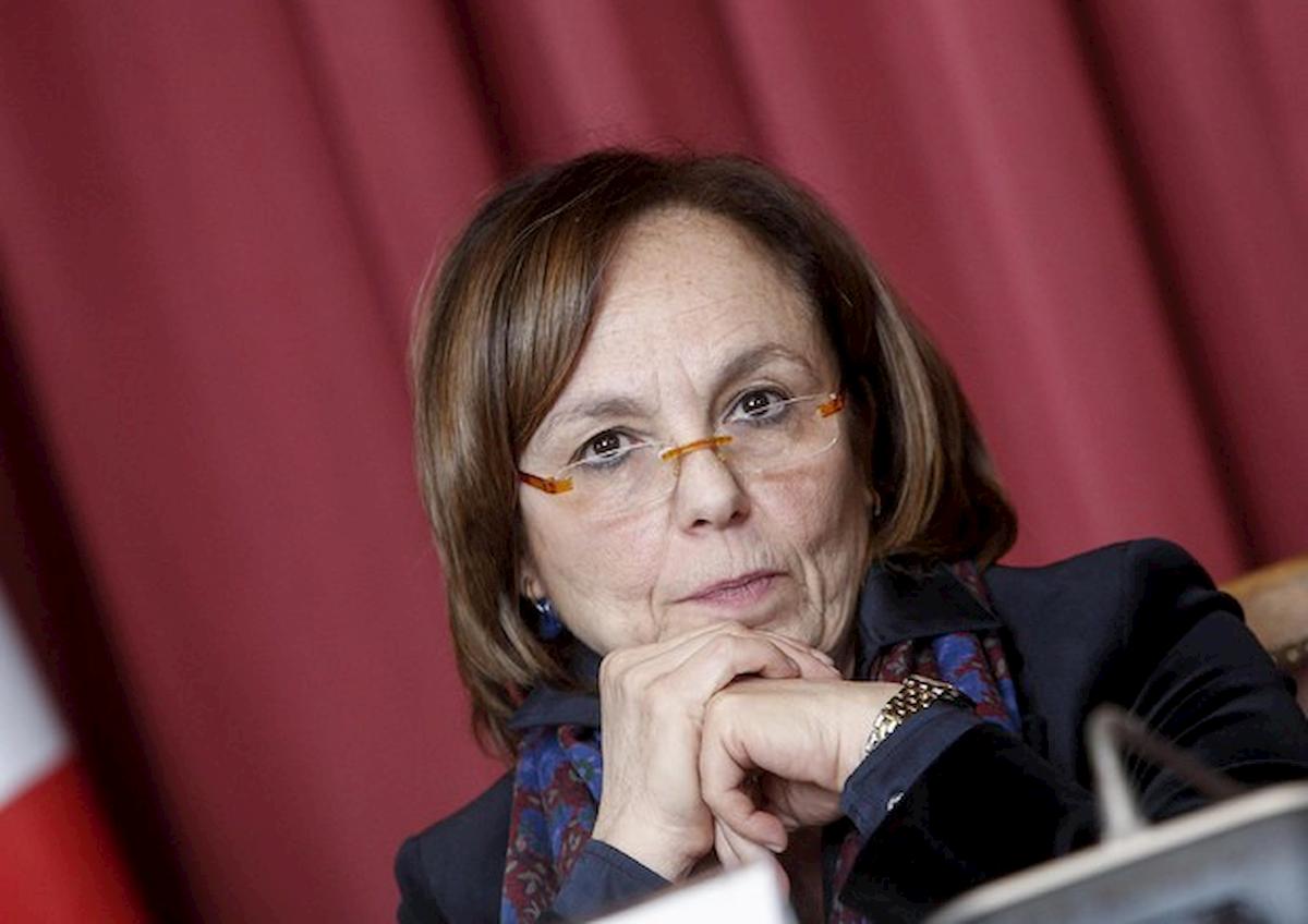 Migranti, la ministra Lamorgese apre a sanatoria con contratto di lavoro. Salvini: "Preoccupante"