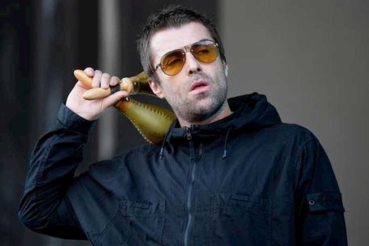 Liam Gallagher: "Mio fratello Noel mi prega di riformare gli Oasis"
