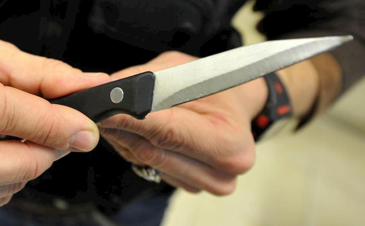 Locri, accoltella la fidanzata 14 volte: erano andati a convivere il giorno prima