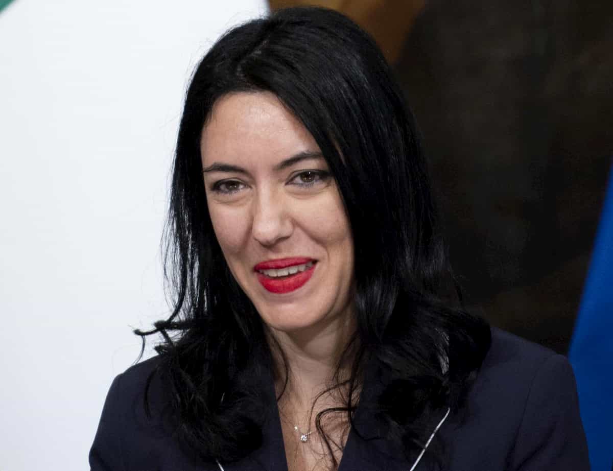 Lucia Azzolina copia e incolla, così fan tutti. Aggravante, non scusante