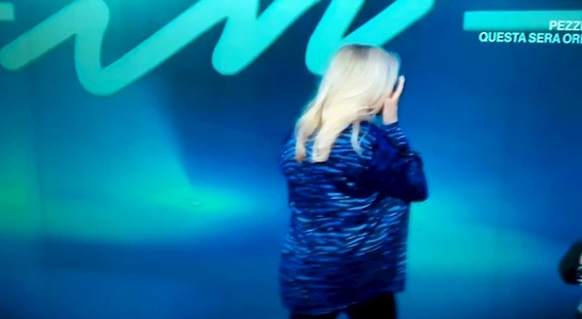 Mara Venier piange per fare ascolti? La risposta di Maurizio Costanzo ad una spettatrice: "Perché pensare male?"