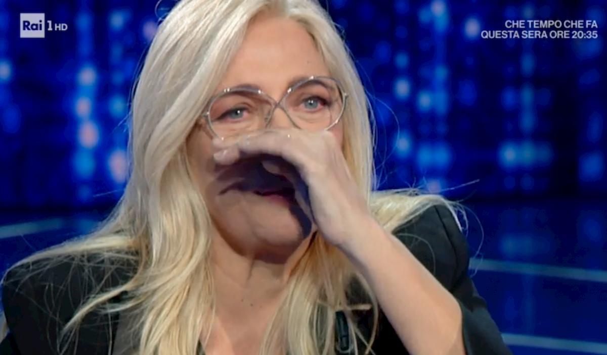 La Porta dei Sogni, Mara Venier in lacrime per la storia di Juma: "Non riesco a dire niente"