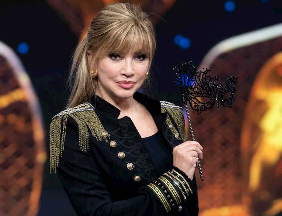 Cantante Mascherato, focolaio tra i ballerini: Milly Carlucci prende rinforzi Ballando con le Stelle