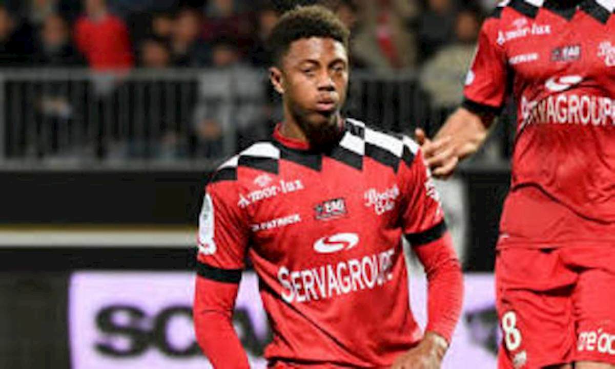 Francia, Nathael Julan muore in un incidente d'auto. L'attaccante del Guingamp aveva 23 anni