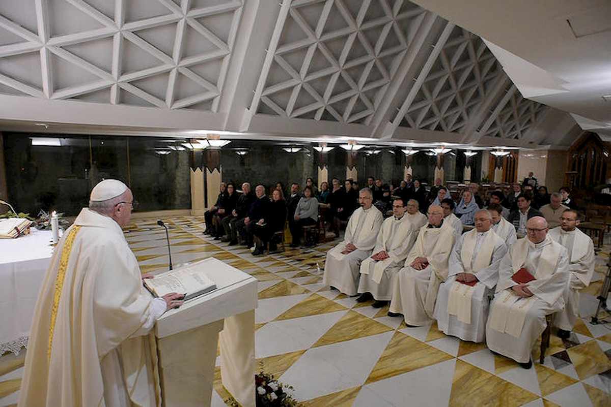 Migranti, Papa Francesco: "Accogliamo i naufraghi che approdano sulle nostre coste"