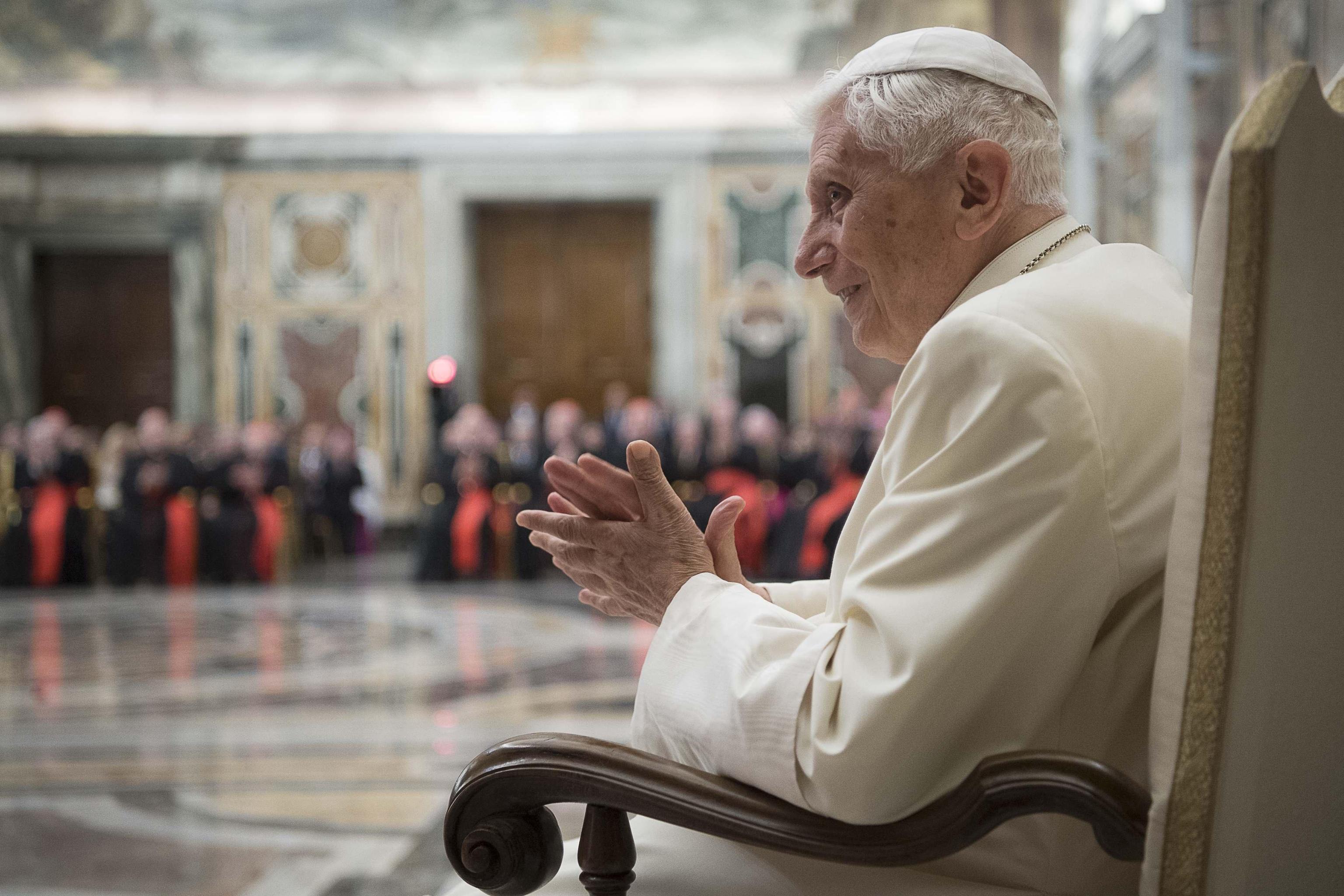 Papa Benedetto XVI: Io credo nel celibato dei preti, non posso tacere