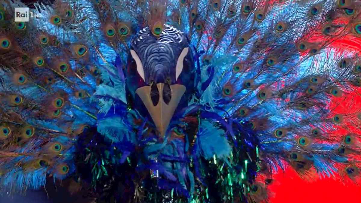 Il Cantante Mascherato: il Pavone è Manuela Aureli. Ma Milly Carlucci fa infuriare il pubblico