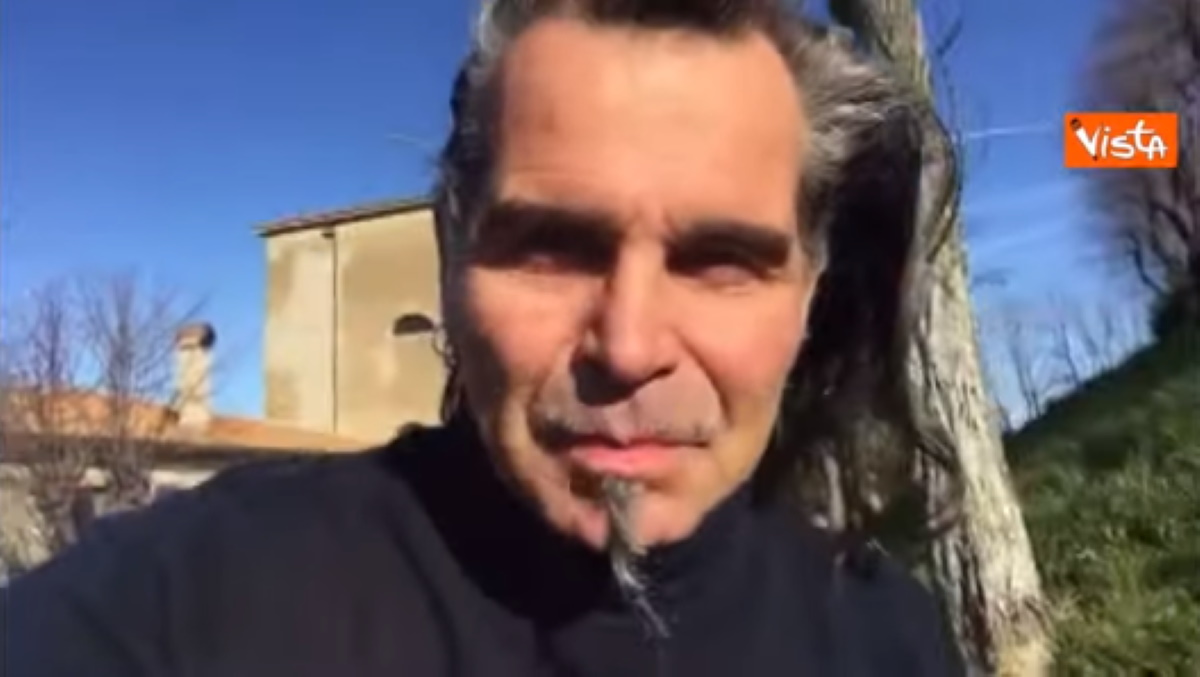 Piero Pelù volontario, appello per ripulire spiaggia della Feniglia